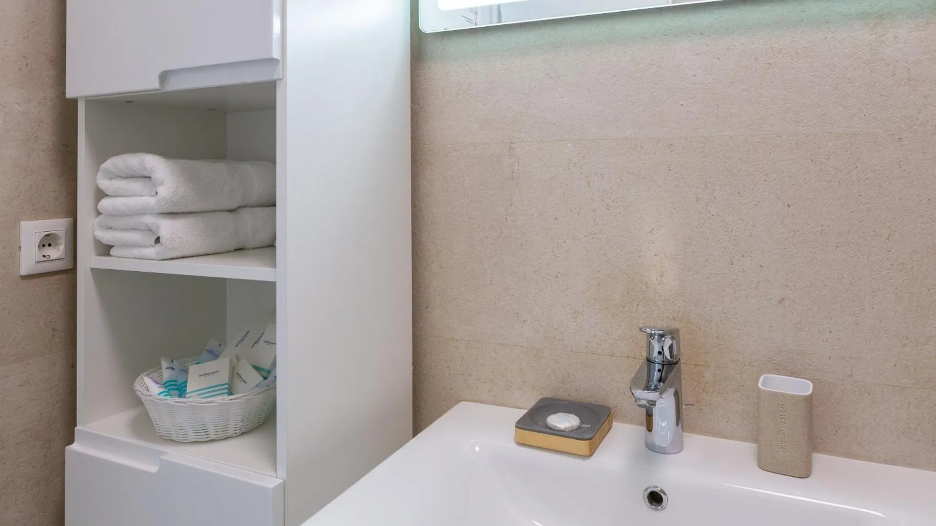 Epetium Beach Villa 스플리트 크로아티아