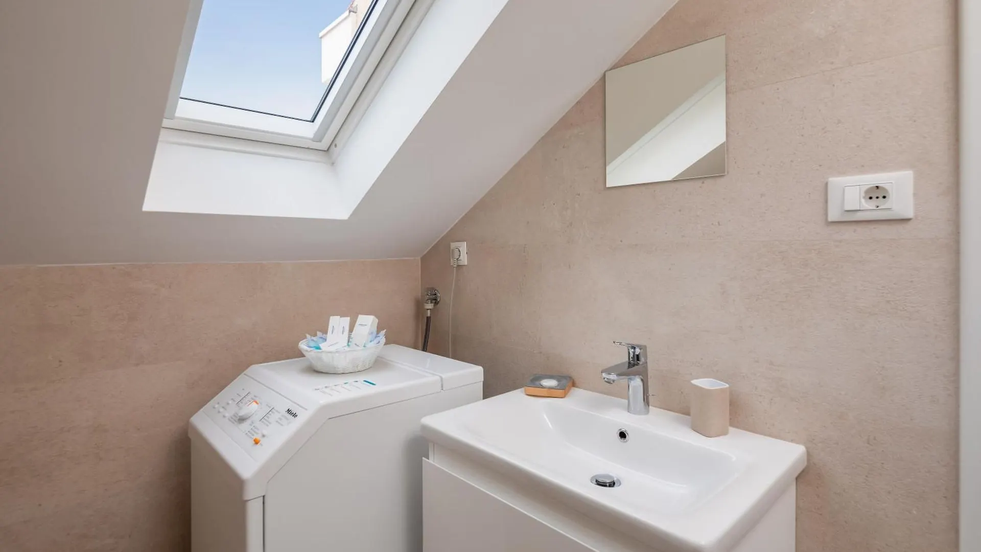 Epetium Beach Villa 스플리트