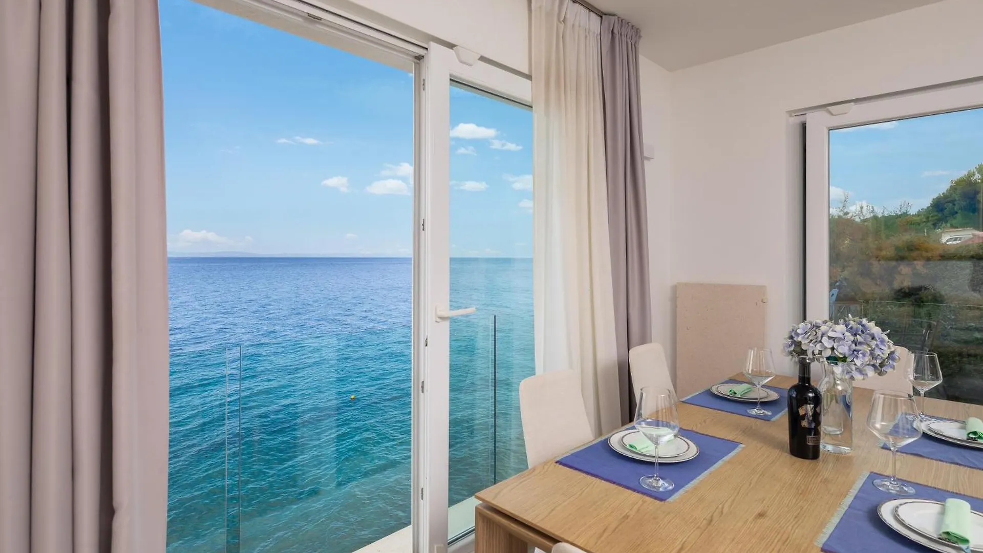 Epetium Beach Villa 스플리트