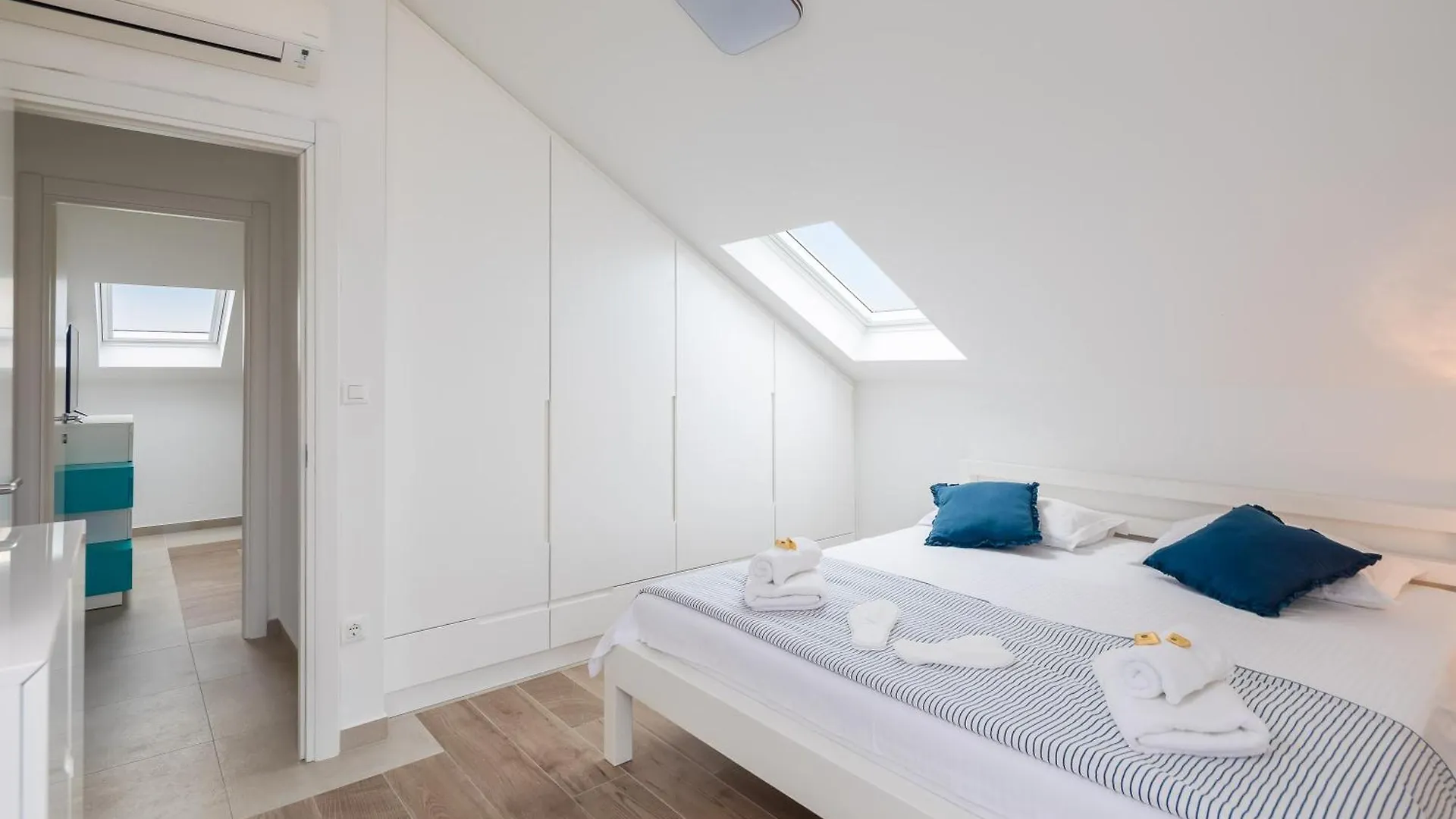 Epetium Beach Villa 스플리트