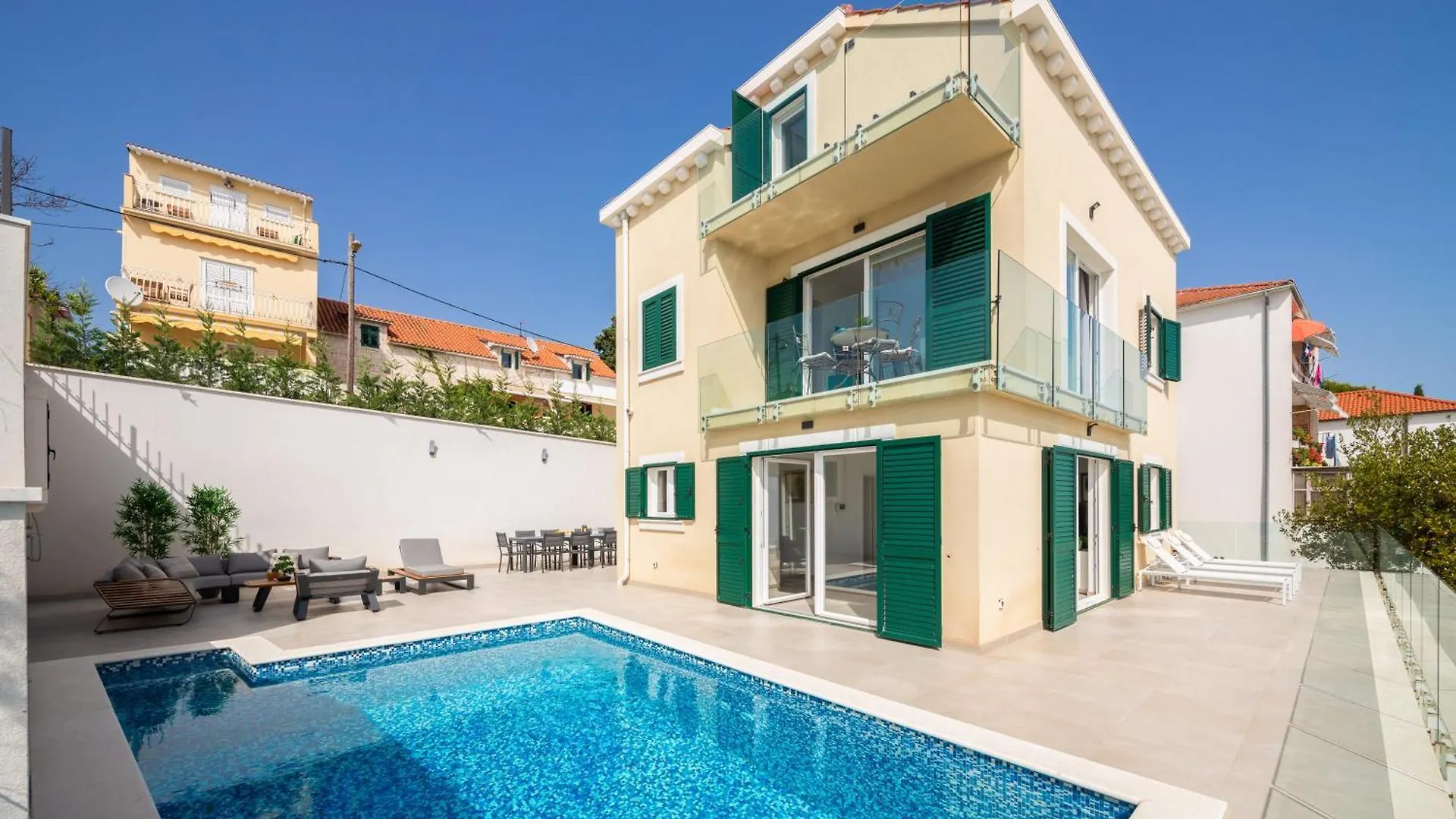 Epetium Beach Villa 스플리트