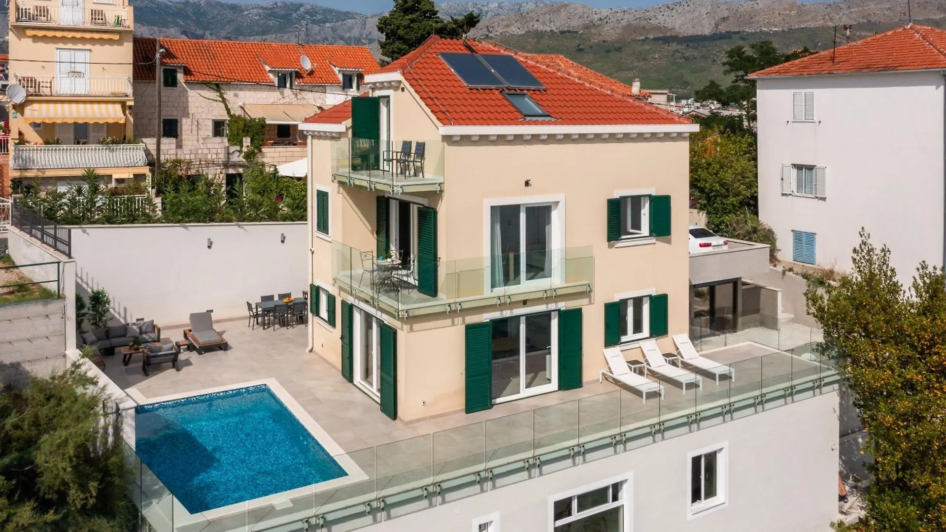 Epetium Beach Villa 스플리트