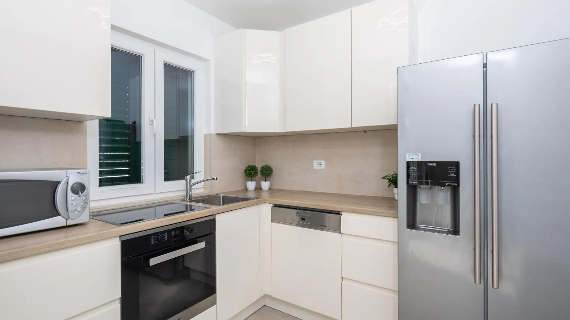 Epetium Beach Villa 스플리트