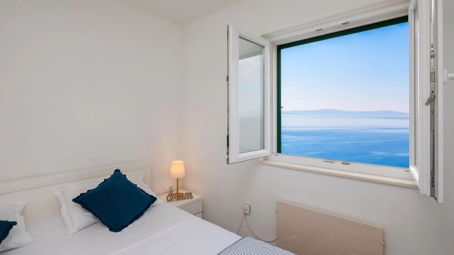 Epetium Beach Villa Split 0*,