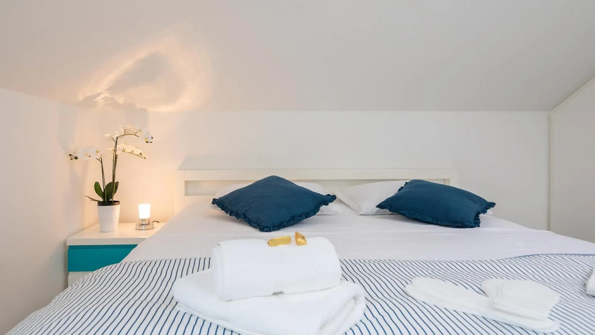 Epetium Beach Villa Split 0*,